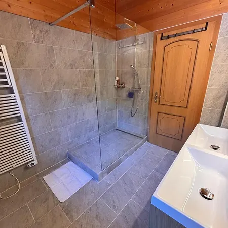 Gstaad - Cozy Spacious Flat Right In The Village Appartamento Rougemont