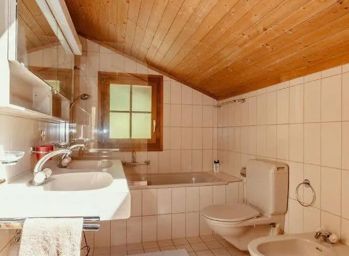 Daire Gstaad - Cozy Spacious Flat Right In The Village Rougemont